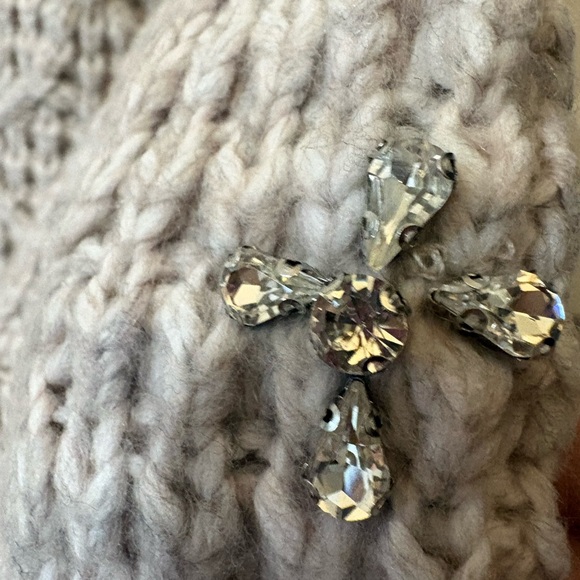 Express Textured Knit Sweater in Light Gray - Picture 5 of 7